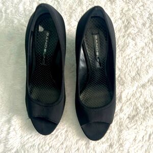 Bandolino Women's Black Peep Toe Wedge Heels